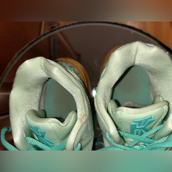 SpongeBob Squidward Kyrie 5 Nike Authentic Men’s Pre-Loved Sneakers - Picture 6 of 9